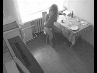 spy camera in the kitchen of some slut, prepares a hawk for herself