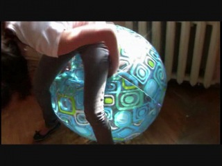 alissa big beach ball popping and deflating